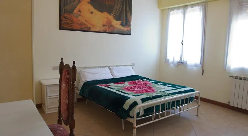 Elias Bed & Breakfast 2*, Ferrara