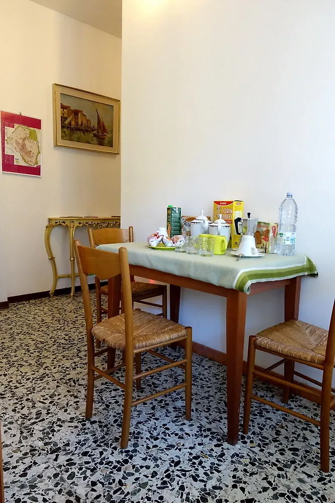 Elias Bed & Breakfast 2*, Ferrara